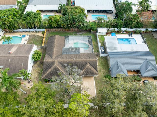1940 SW 69th Ave, Plantation, FL 33317