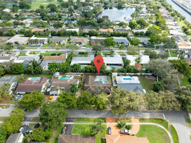 1940 SW 69th Ave, Plantation, FL 33317