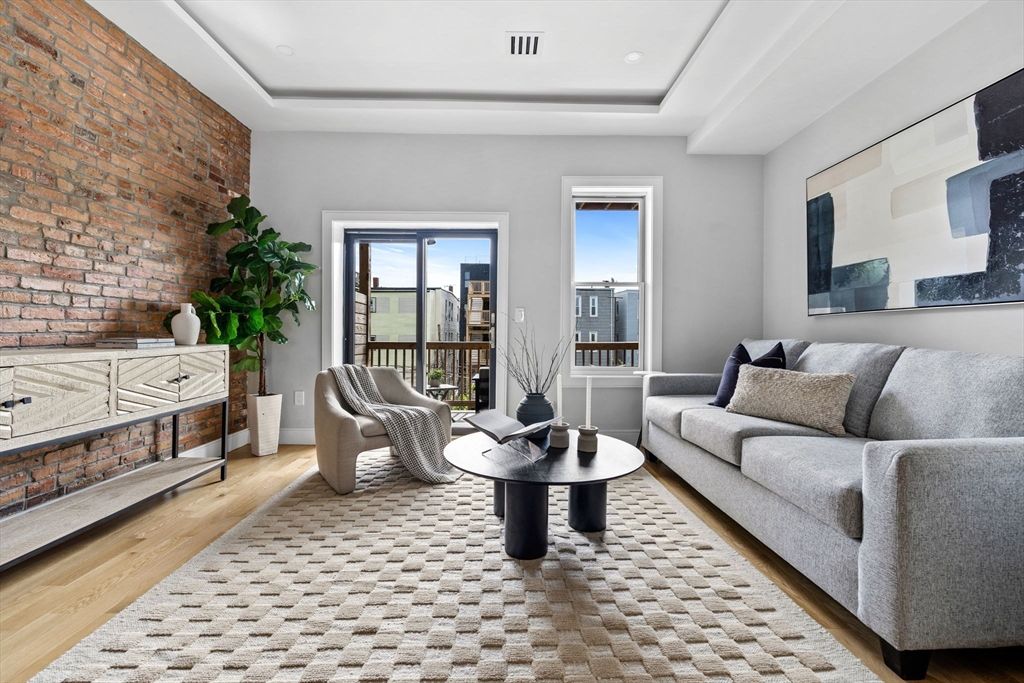 125 Saratogra Street U: 2, Boston, MA 02128