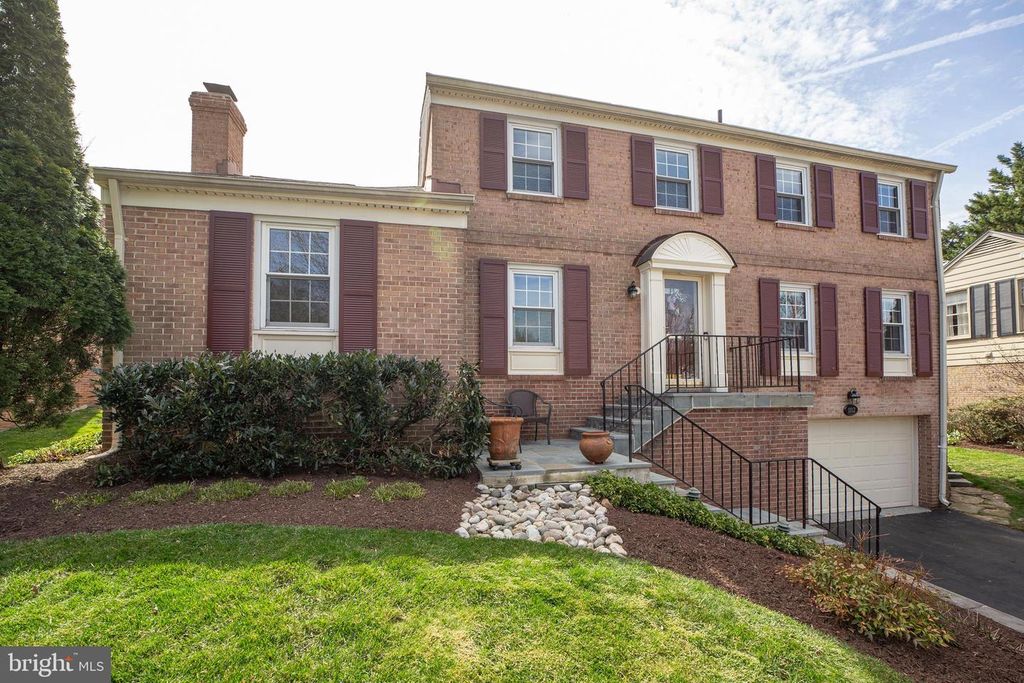 1112 FALLSMEAD WAY, Potomac, MD 20854