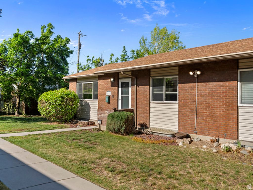 Image 2 of property listing at 2188 E UNION BLVD #B, Cottonwood Heights, UT 84121