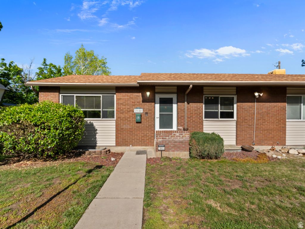 Image 3 of property listing at 2188 E UNION BLVD #B, Cottonwood Heights, UT 84121