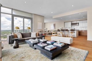 200 Congress Ave 37H, Austin, TX 78701