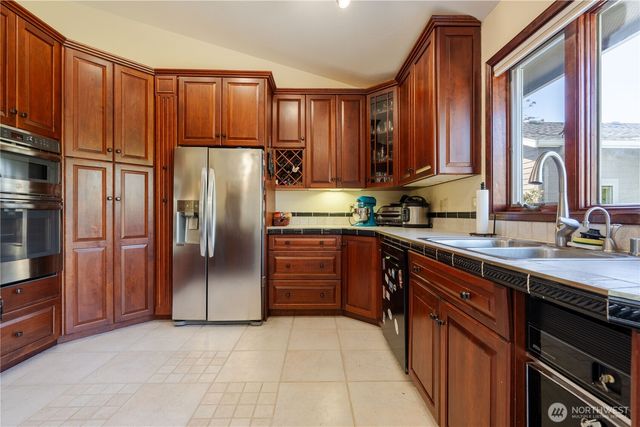 1277 Aaron Drive, Lynden, WA 98264