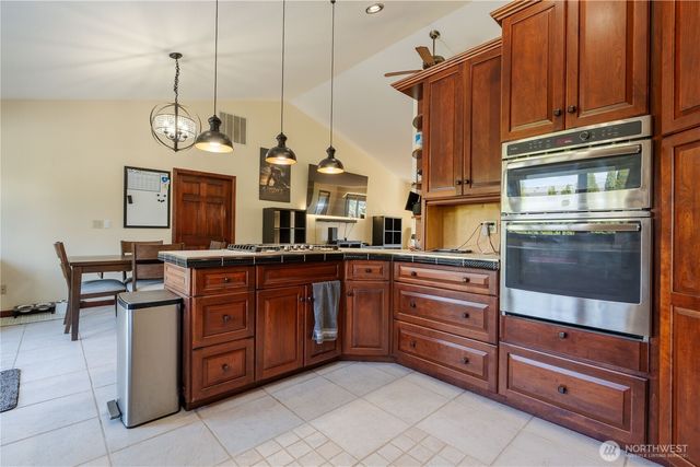 1277 Aaron Drive, Lynden, WA 98264