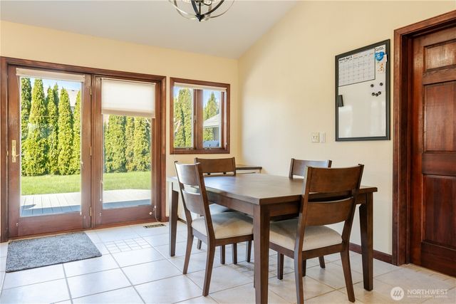 1277 Aaron Drive, Lynden, WA 98264