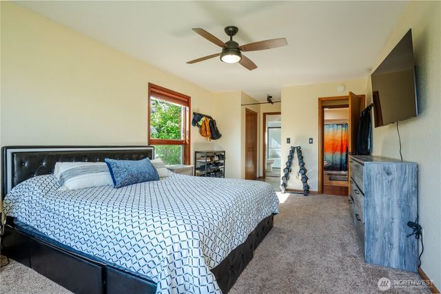 1277 Aaron Drive, Lynden, WA 98264