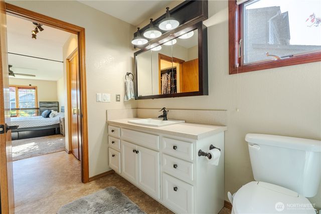 1277 Aaron Drive, Lynden, WA 98264