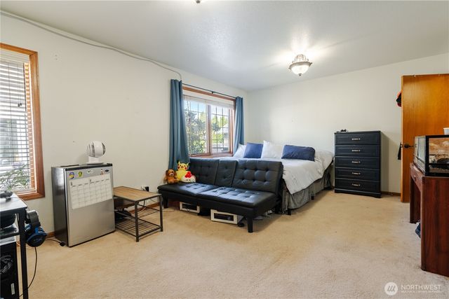 1277 Aaron Drive, Lynden, WA 98264
