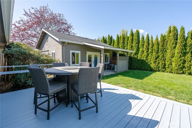 1277 Aaron Drive, Lynden, WA 98264