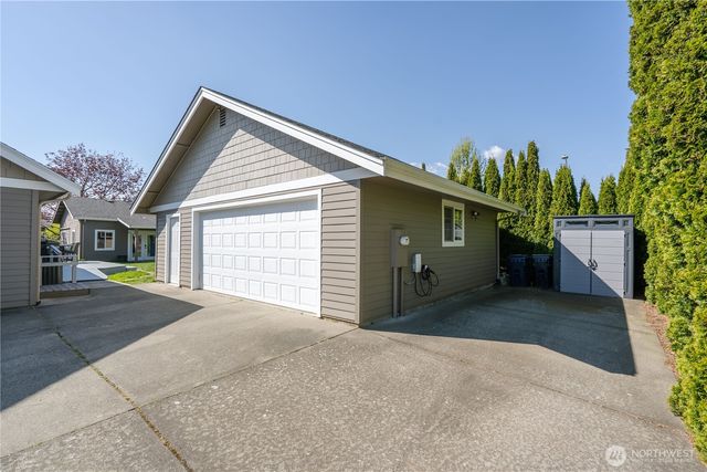 1277 Aaron Drive, Lynden, WA 98264