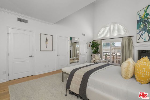11723 Mayfield Avenue 4, Los Angeles, CA 90049