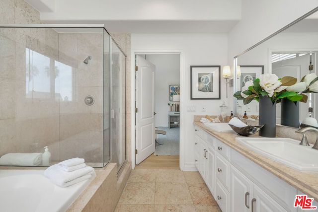 11723 Mayfield Avenue 4, Los Angeles, CA 90049