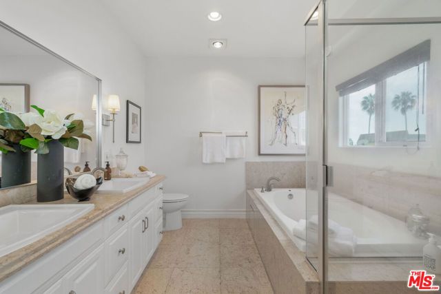 11723 Mayfield Avenue 4, Los Angeles, CA 90049