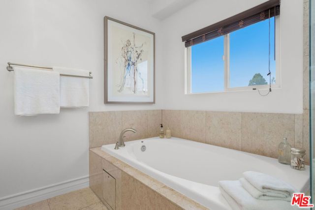 11723 Mayfield Avenue 4, Los Angeles, CA 90049