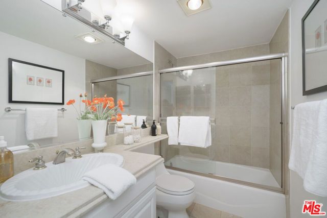 11723 Mayfield Avenue 4, Los Angeles, CA 90049