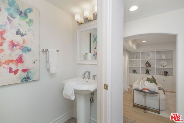 11723 Mayfield Avenue 4, Los Angeles, CA 90049