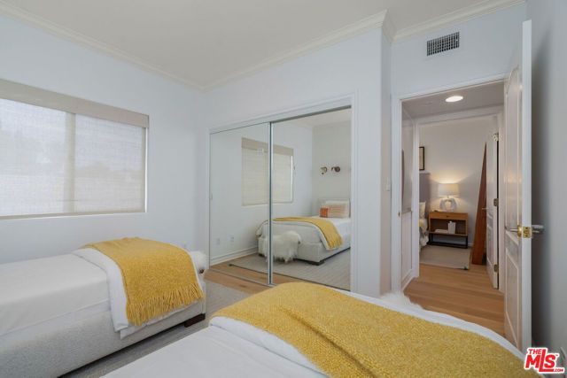 11723 Mayfield Avenue 4, Los Angeles, CA 90049