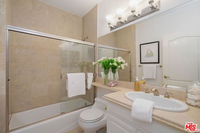 11723 Mayfield Avenue 4, Los Angeles, CA 90049