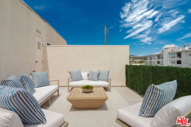 11723 Mayfield Avenue 4, Los Angeles, CA 90049