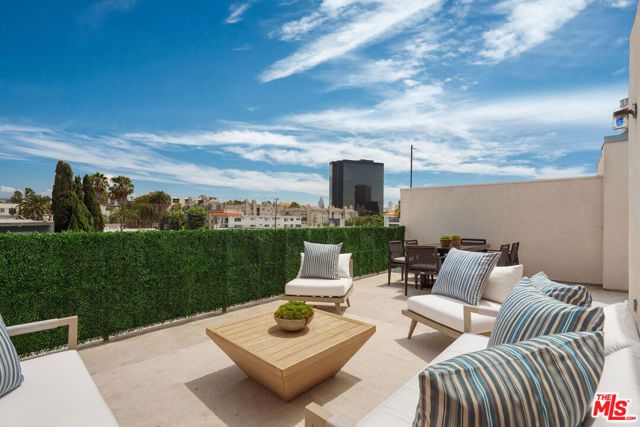 11723 Mayfield Avenue 4, Los Angeles, CA 90049