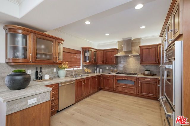 11723 Mayfield Avenue 4, Los Angeles, CA 90049
