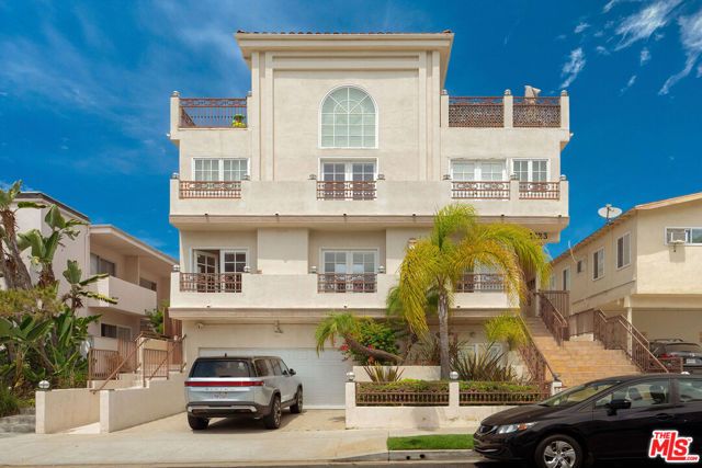 11723 Mayfield Avenue 4, Los Angeles, CA 90049
