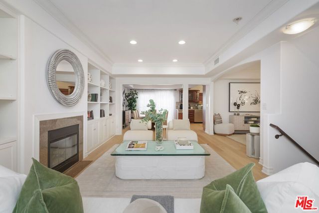 11723 Mayfield Avenue 4, Los Angeles, CA 90049