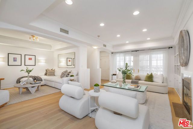 11723 Mayfield Avenue 4, Los Angeles, CA 90049