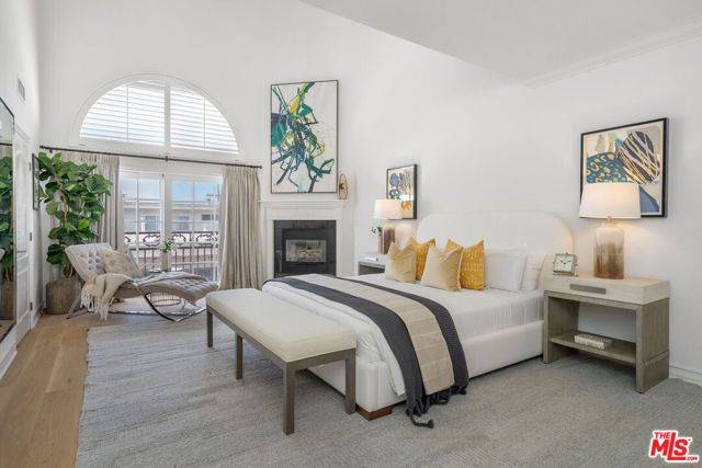 11723 Mayfield Avenue 4, Los Angeles, CA 90049