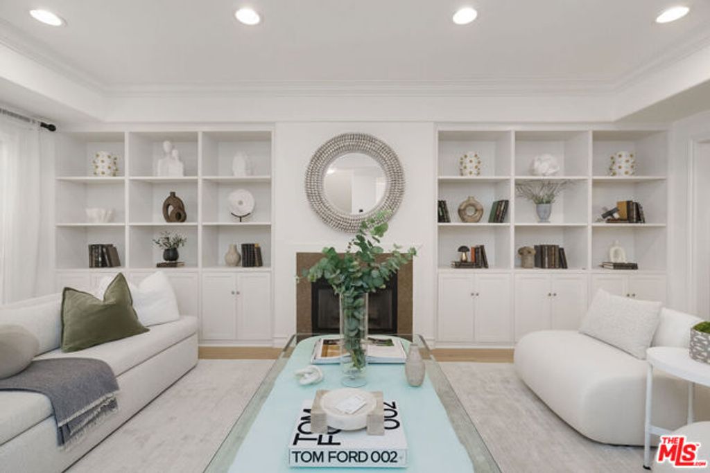 11723 Mayfield Avenue 4, Los Angeles, CA 90049
