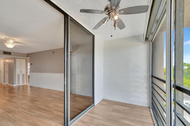 4640 W Lucerne Lakes Blvd W 502, Lake Worth, FL 33467