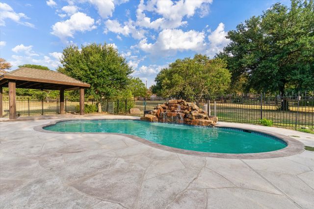 501 Valle Vista Court, Keller, TX 76248