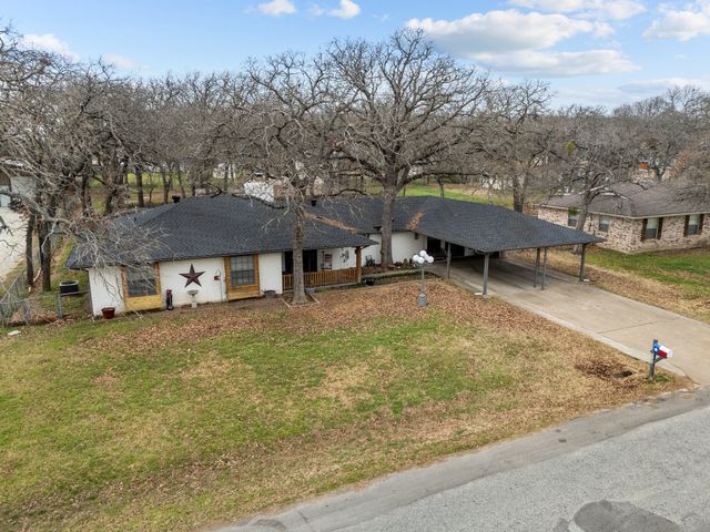 2608 Royal Lane, Granbury, TX 76049