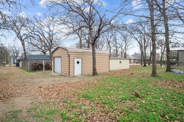 2608 Royal Lane, Granbury, TX 76049