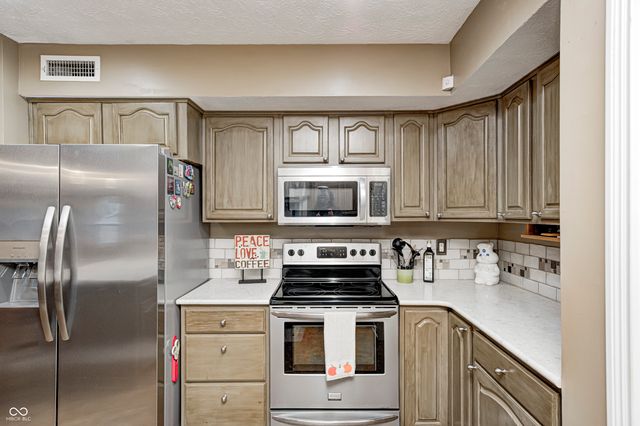 6 Rosecrans Court, Brownsburg, IN 46112