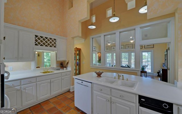 1700 Harbor Light Marina Road, Lavonia, GA 30553