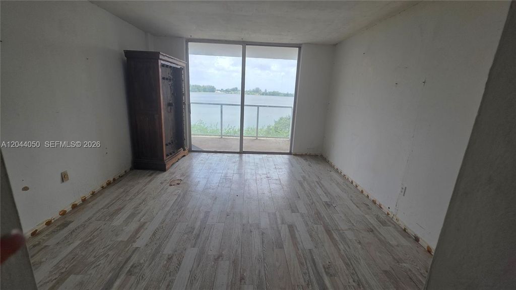 1301 NE Miami Gardens Drive 322W, Miami, FL 33179
