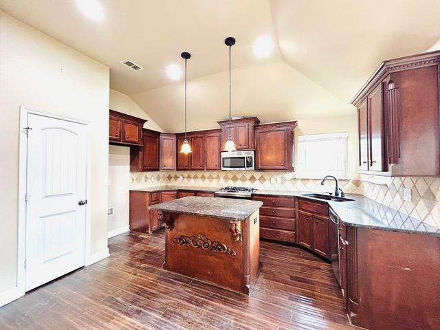 710 N 6th Street, Wolfforth, TX 79382