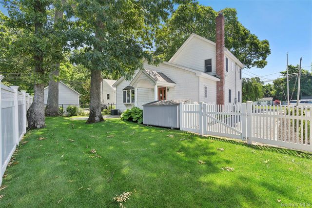 54 Breezy Point Road, Wading River, NY 11792