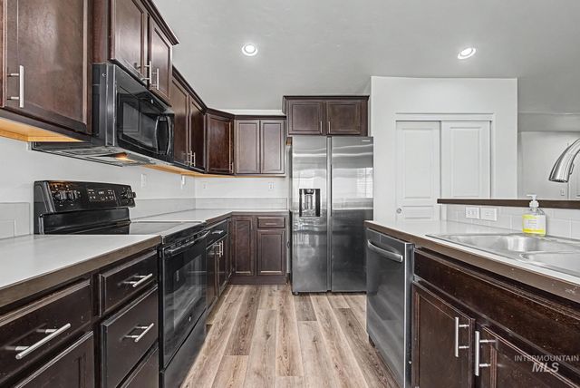 2129 E Elm Grove Dr., Nampa, ID 83686