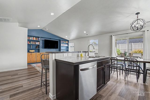 2129 E Elm Grove Dr., Nampa, ID 83686