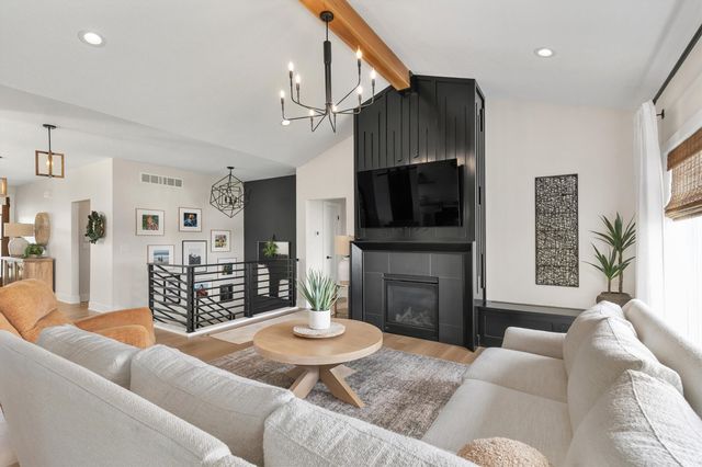 3981 Westgate Parkway, Clive, IA 50325