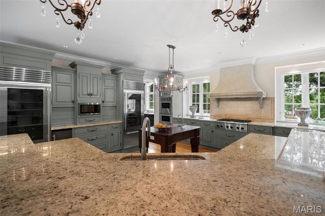 760 Kent Road, Ladue, MO 63124