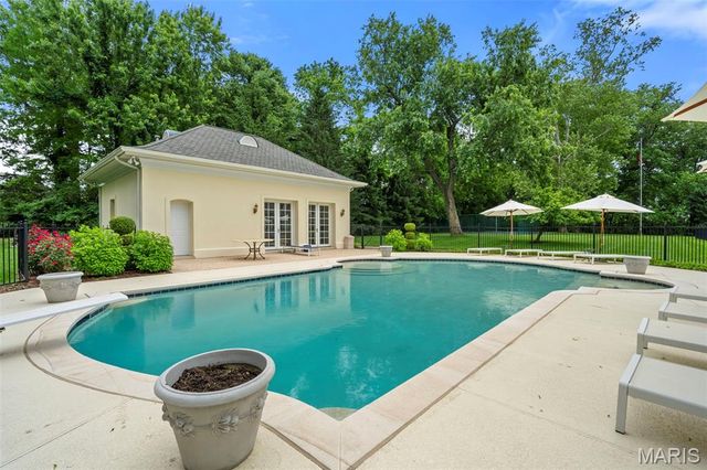760 Kent Road, Ladue, MO 63124