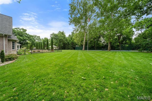 760 Kent Road, Ladue, MO 63124