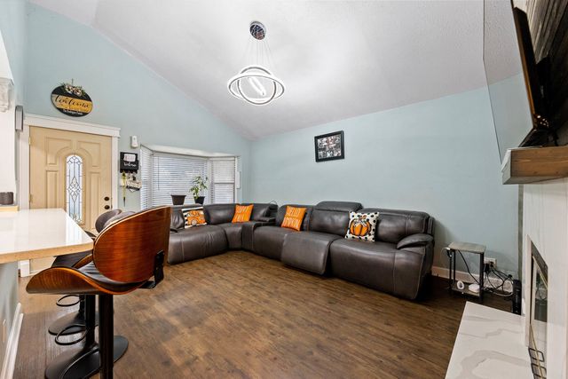 7656 W 80th Place, Bridgeview, IL 60455