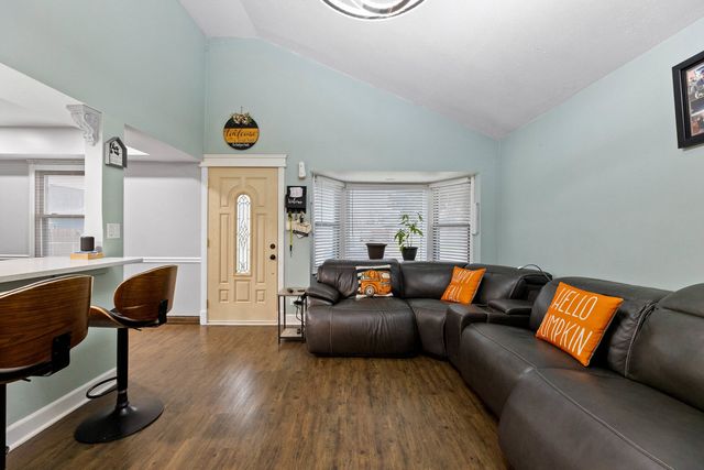 7656 W 80th Place, Bridgeview, IL 60455