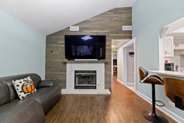 7656 W 80th Place, Bridgeview, IL 60455