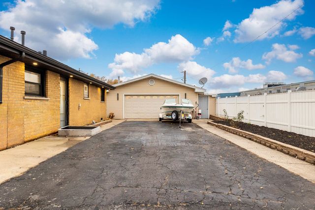 7656 W 80th Place, Bridgeview, IL 60455